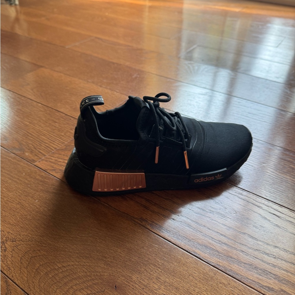 Adidas Women's NMD_R1 SHOES size 6.5
